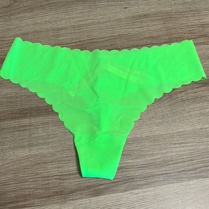 NWT Victoria’s Secret Scallop Edge No Show Thong, Neon Green, Large